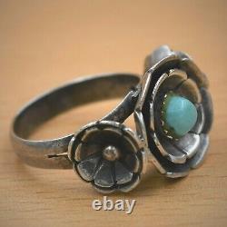 Vintage Old Pawn Navajo Sterling Silver Handmade 3 Floral Design Turquoise Ring